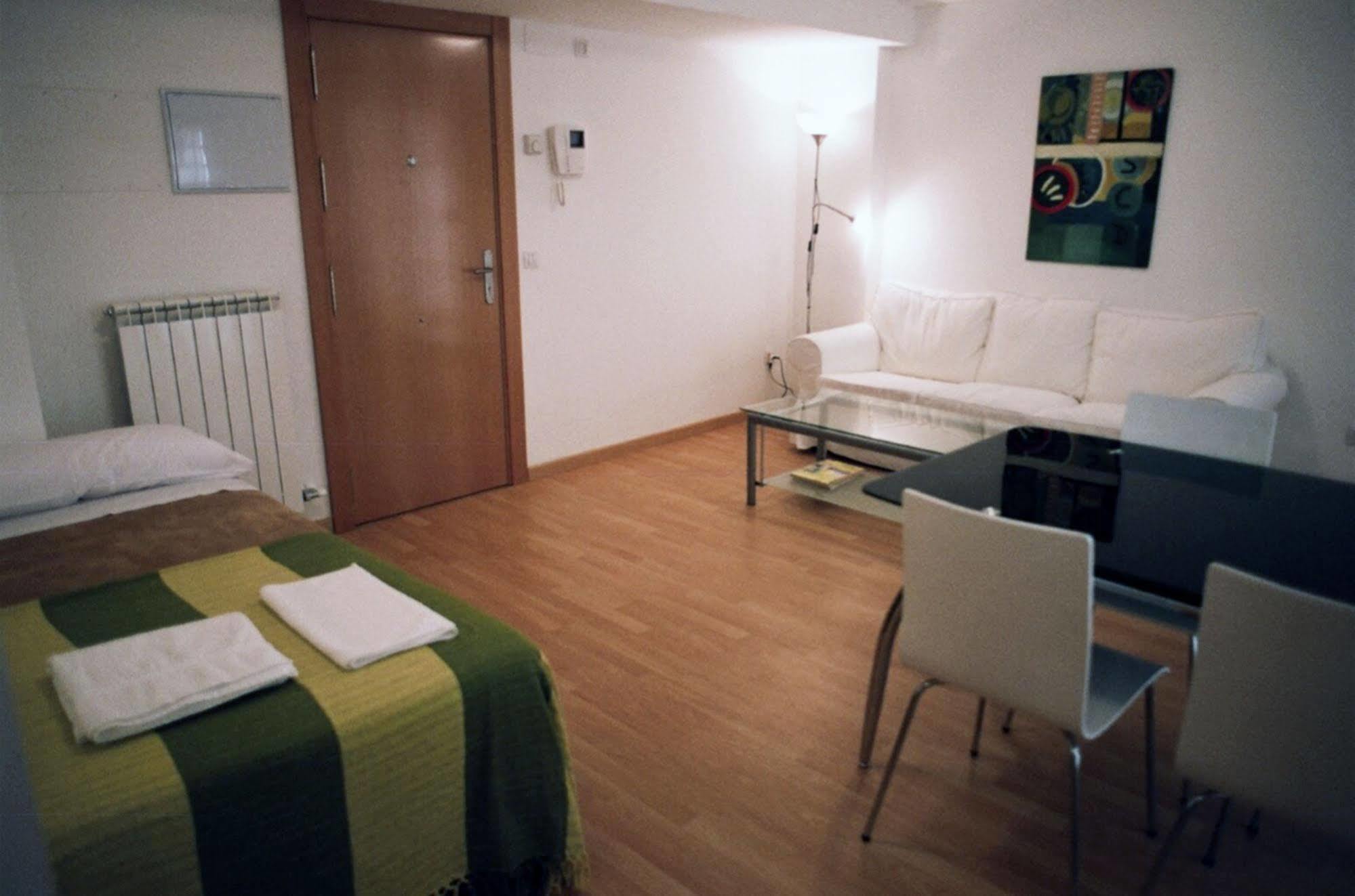 Apartamentos Auhabitat Zaragoza, Edificio De Apartamentos Turisticos Екстериор снимка